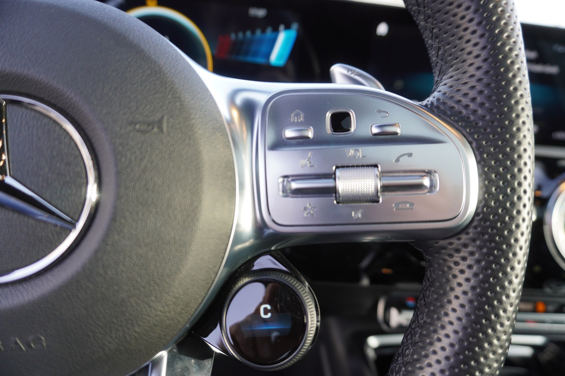 MERCEDES-BENZ A 35 AMG 4Matic Speedshift-image-21