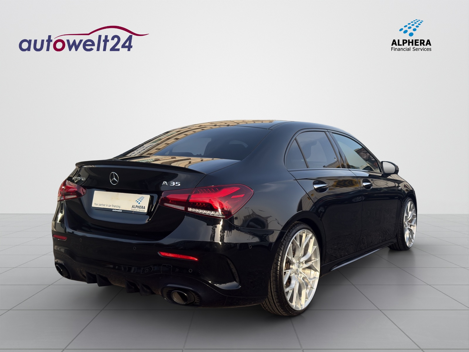 MERCEDES-BENZ A 35 AMG 4Matic Speedshift-image-4