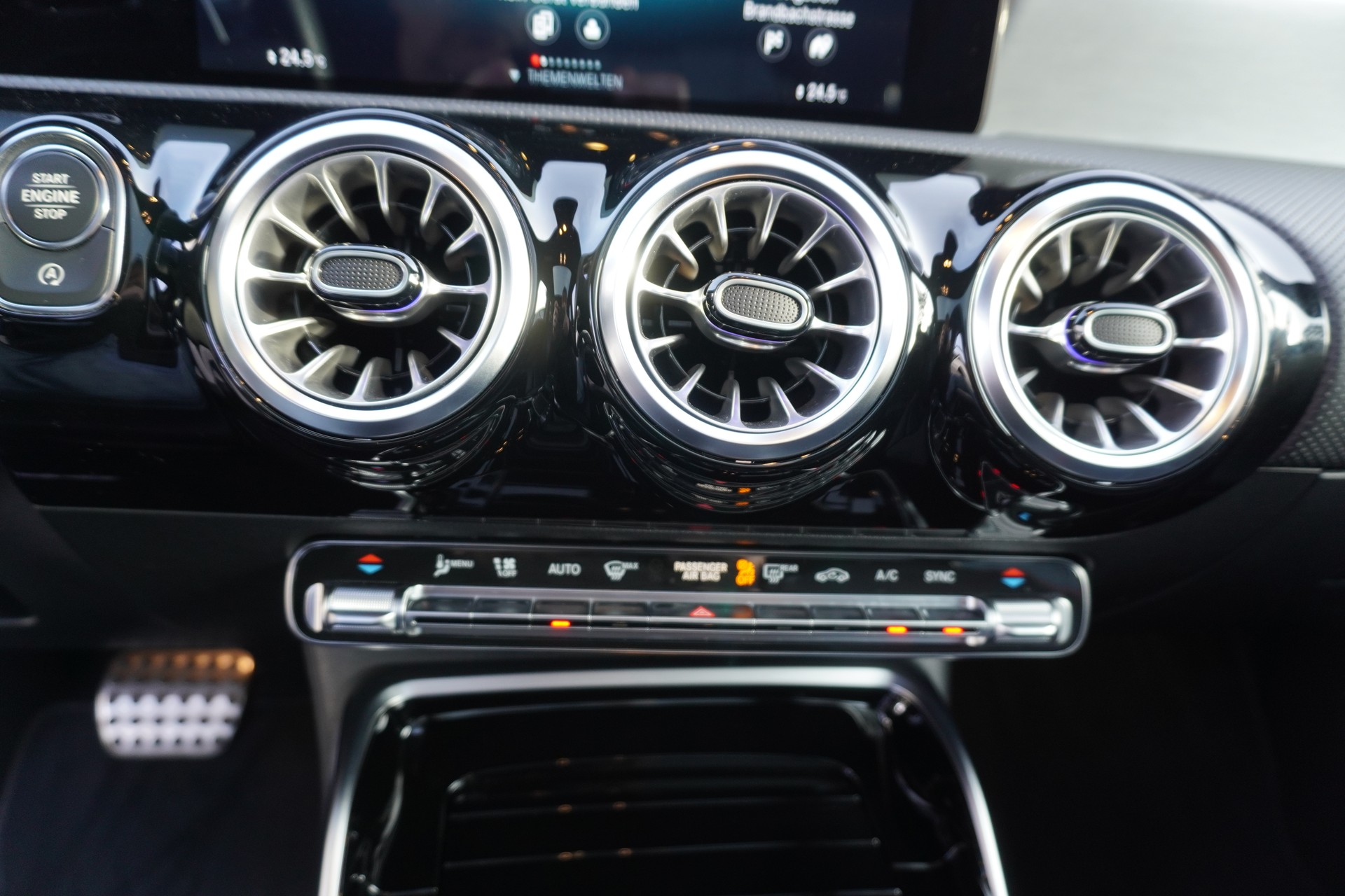 MERCEDES-BENZ A 35 AMG 4Matic Speedshift-image-33