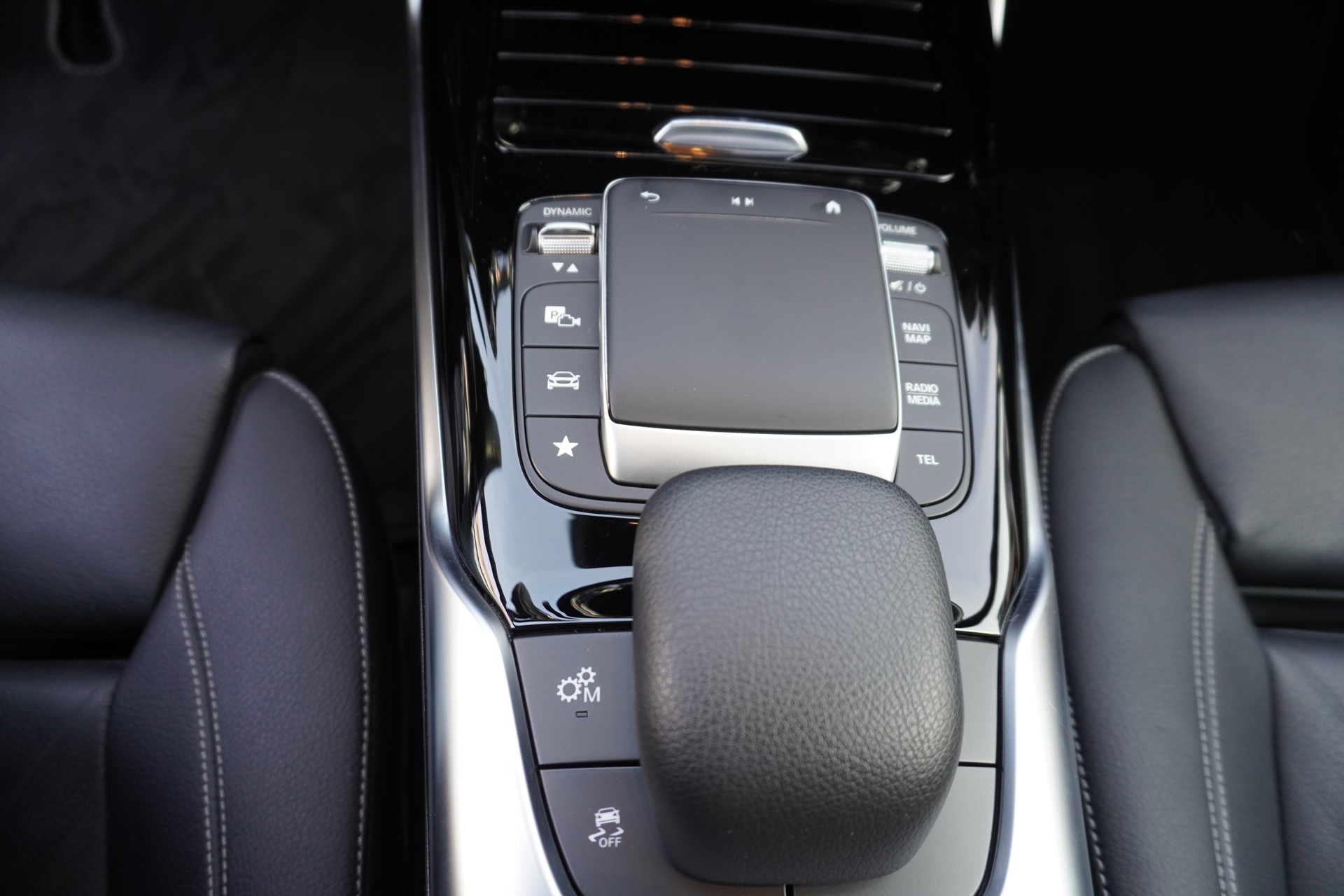 MERCEDES-BENZ A 35 AMG 4Matic Speedshift-image-34