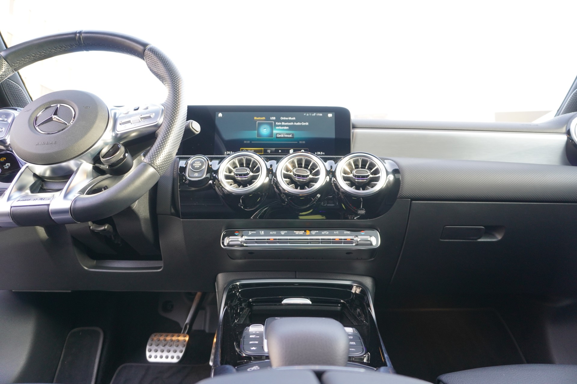 MERCEDES-BENZ A 35 AMG 4Matic Speedshift-image-16