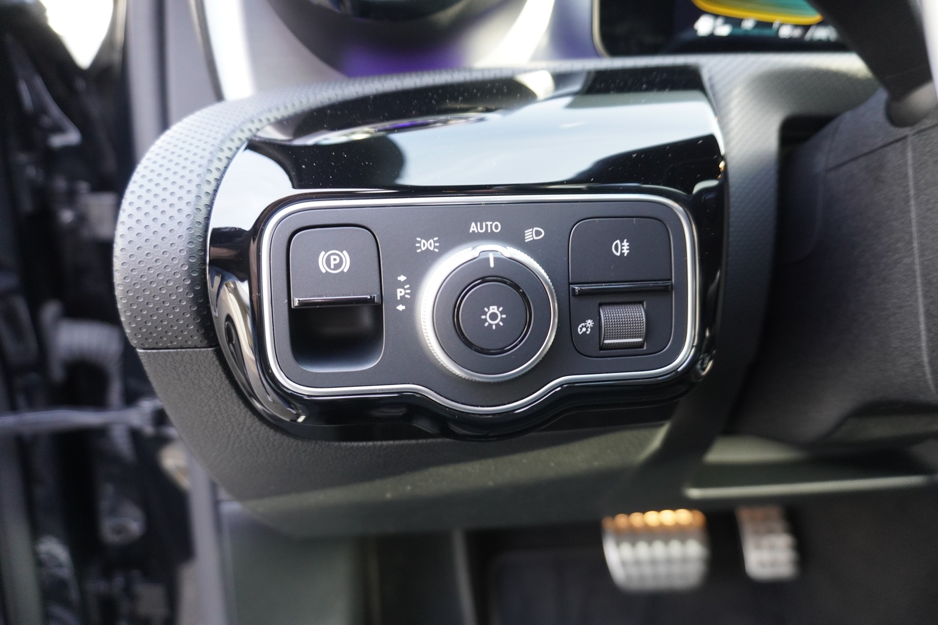 MERCEDES-BENZ A 35 AMG 4Matic Speedshift-image-17