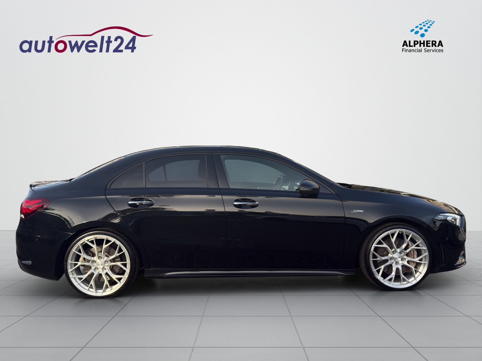MERCEDES-BENZ A 35 AMG 4Matic Speedshift-image-3