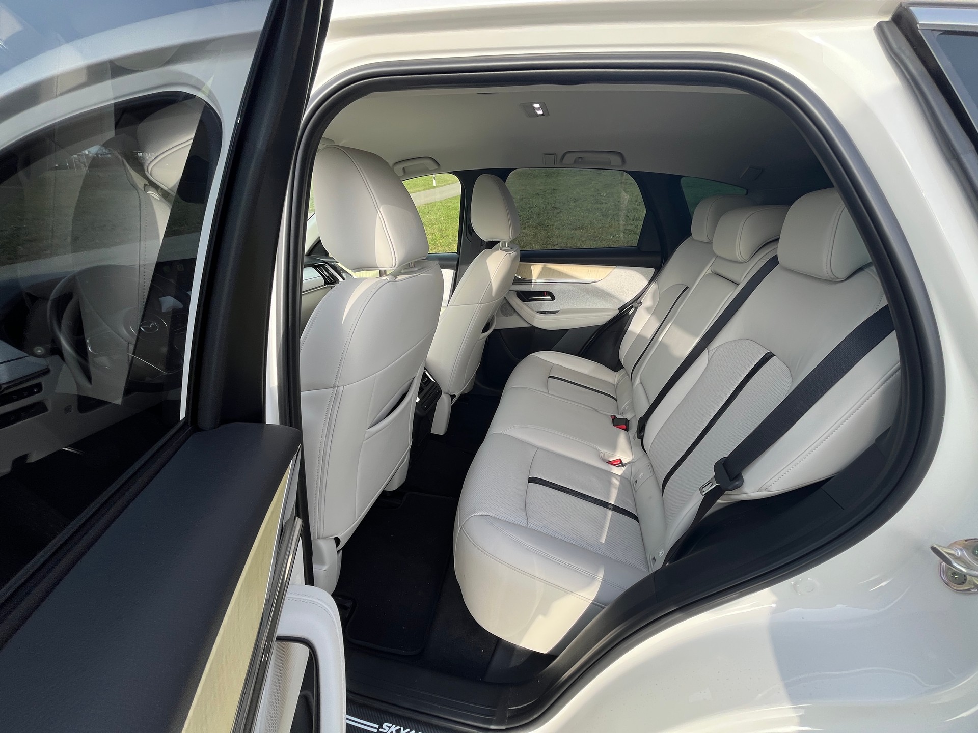 MAZDA CX-60 e-Skyactiv PHEV 327 AWD Takumi-image-4