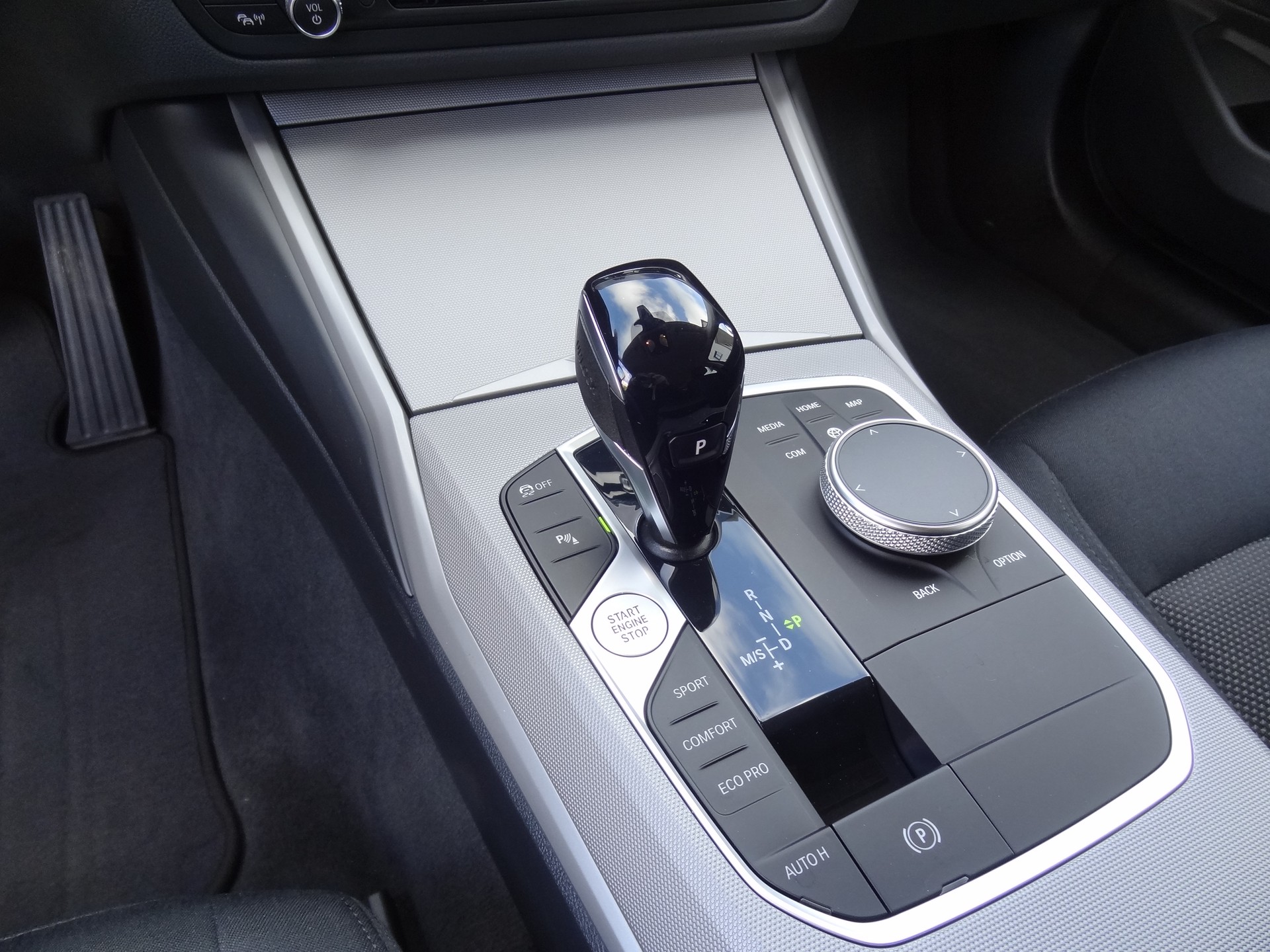 BMW 320d xDrive 48V Touring Steptronic-image-11