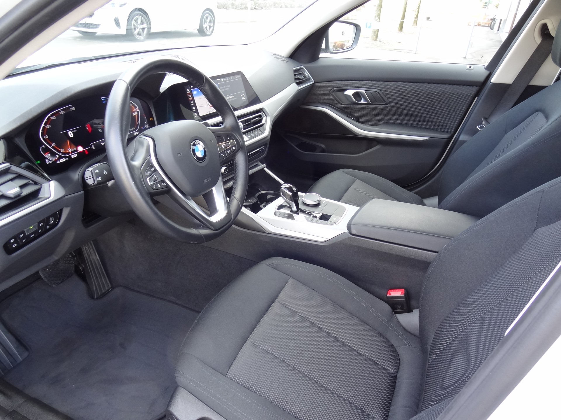 BMW 320d xDrive 48V Touring Steptronic-image-4
