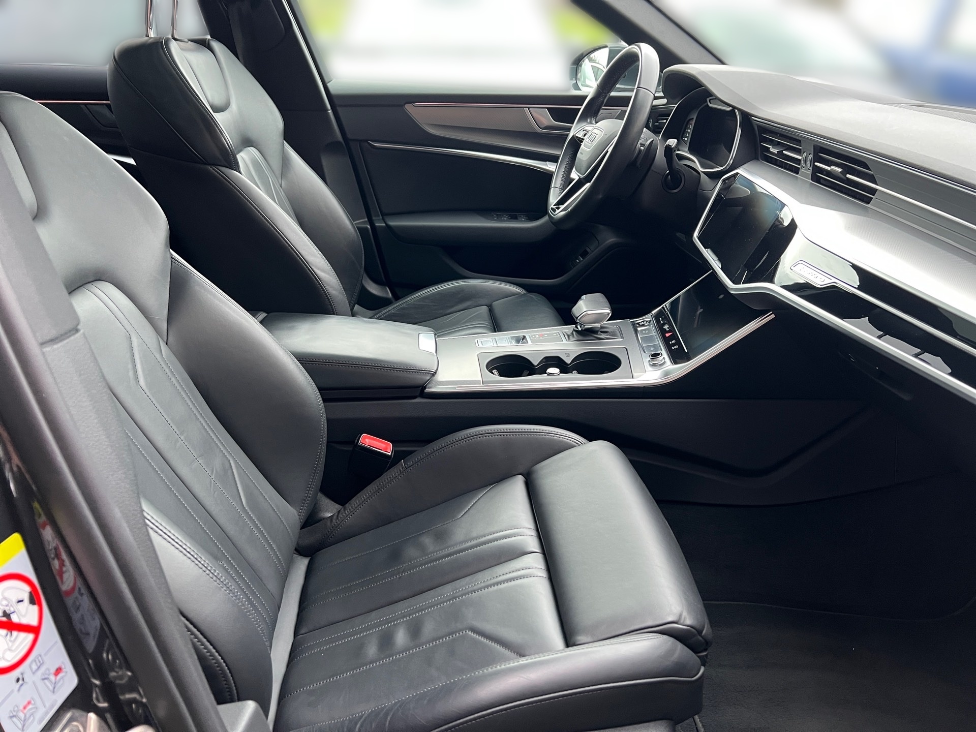 AUDI A6 Avant 45 TFSI Sport S-tronic quattro-image-11