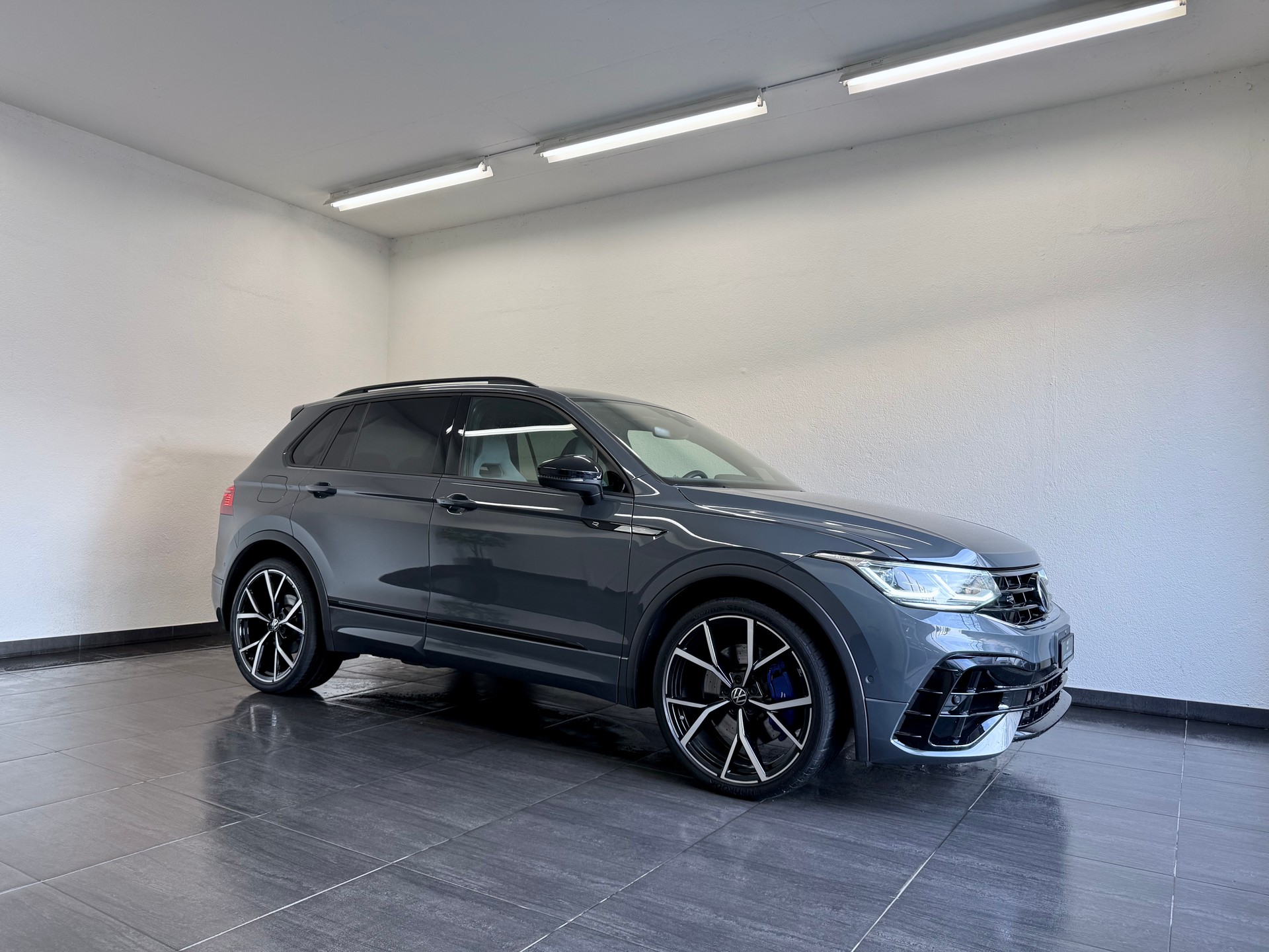 VW Tiguan 2.0TSI R 4Motion DSG-image-0