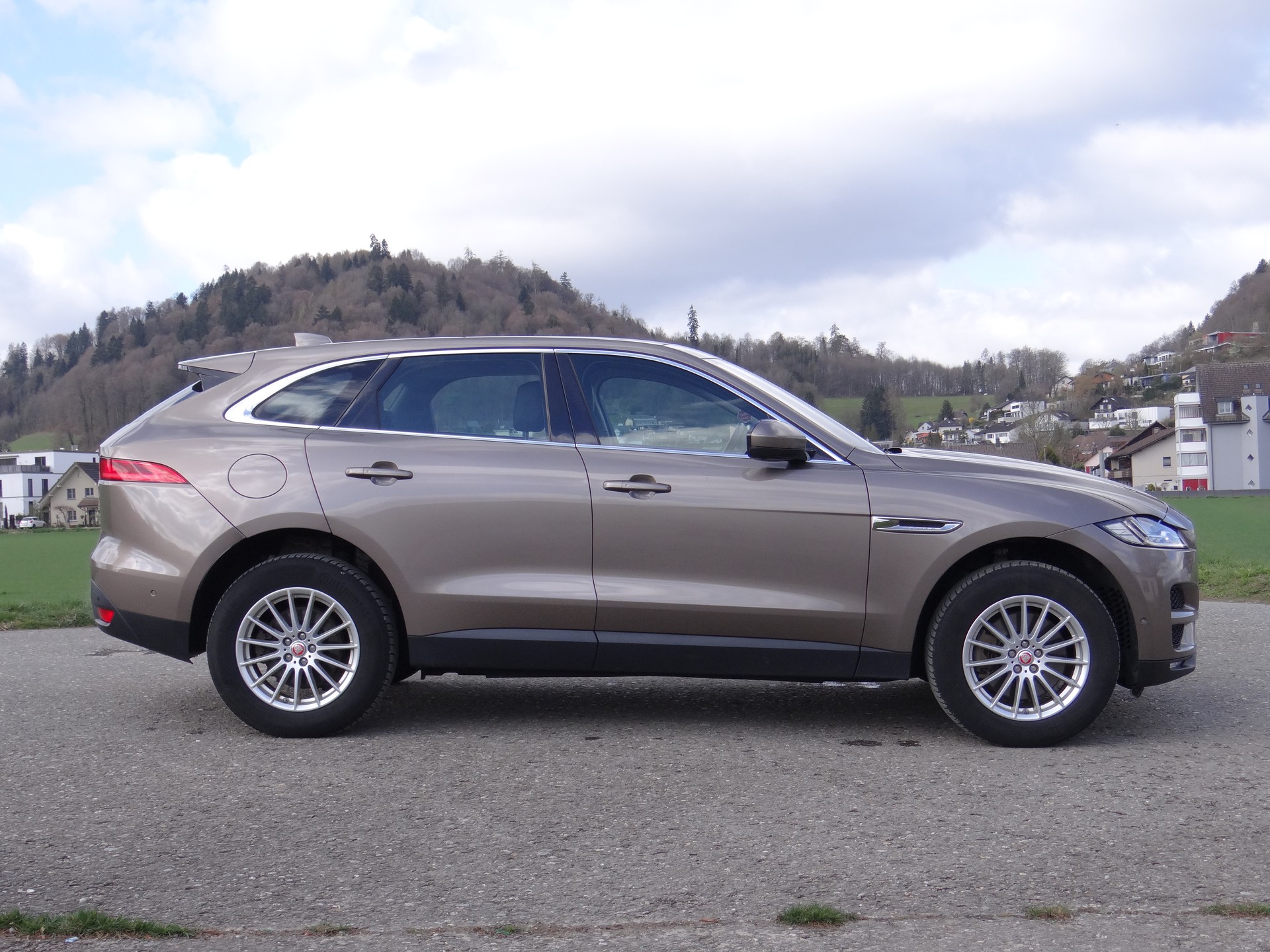 JAGUAR F-Pace 3.0 V6 Portfolio AWD Automatik-image-4