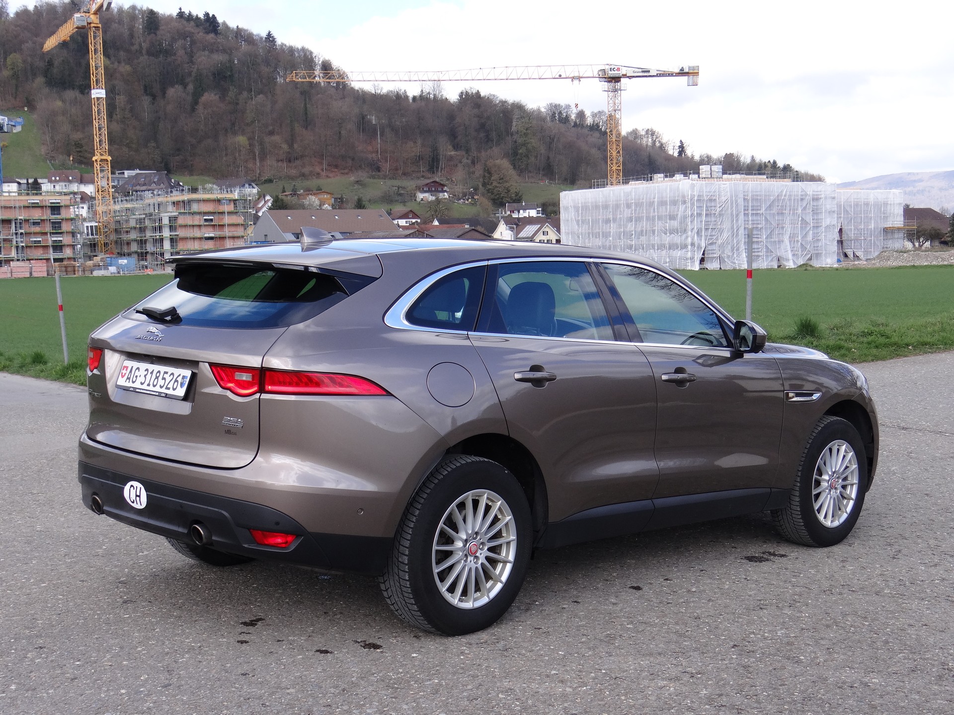 JAGUAR F-Pace 3.0 V6 Portfolio AWD Automatik-image-5