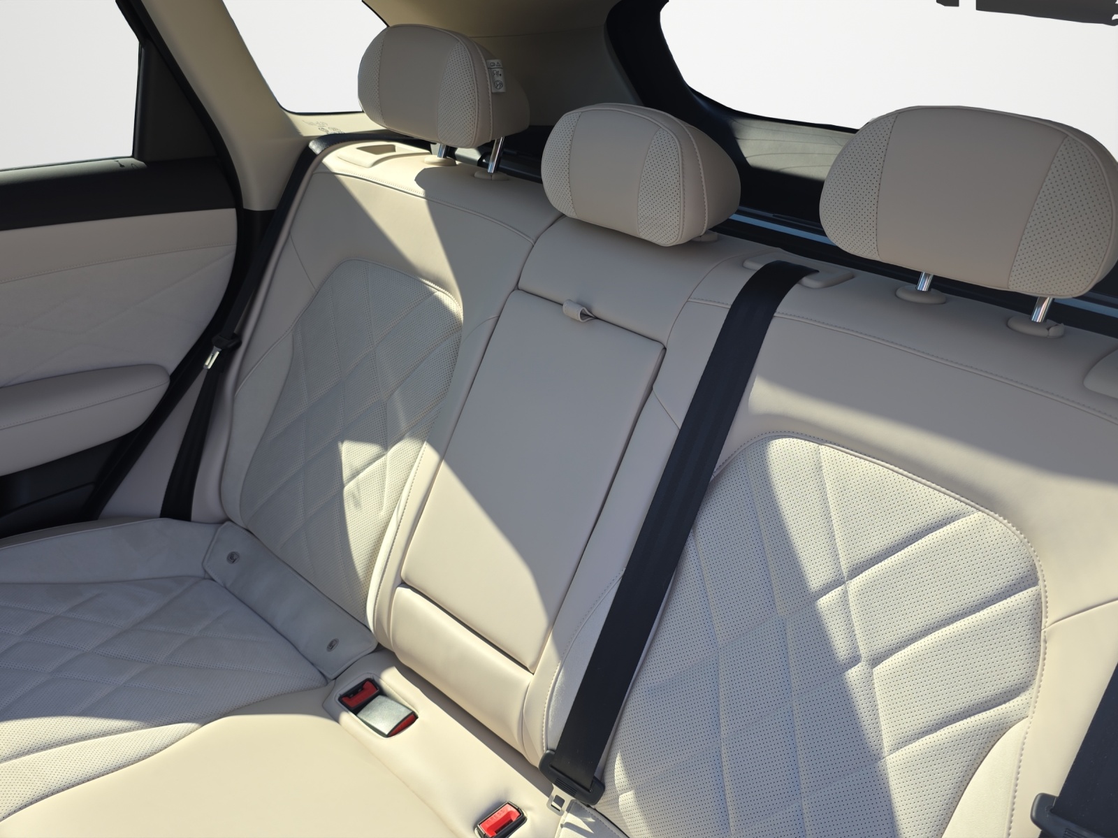 MG S6 EV 77 kWh Luxury 4WD DEMO-image-11