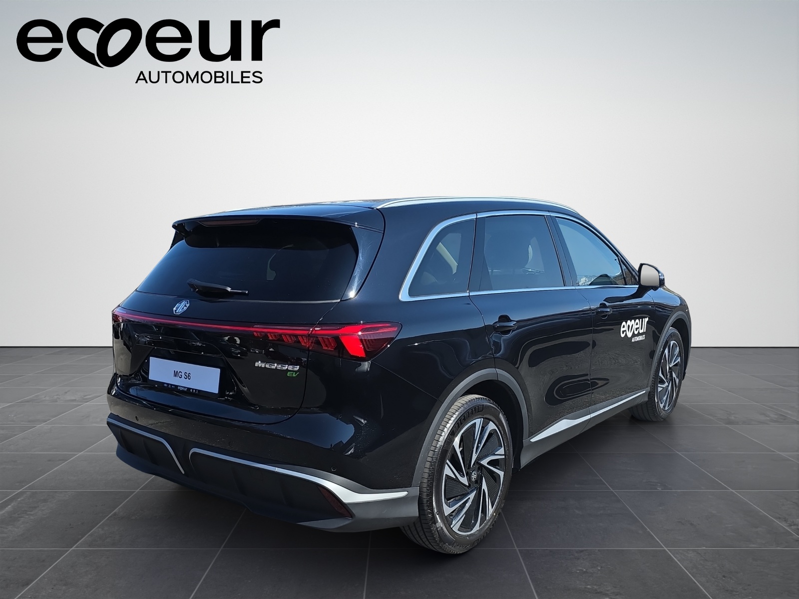 MG S6 EV 77 kWh Luxury 4WD DEMO-image-5