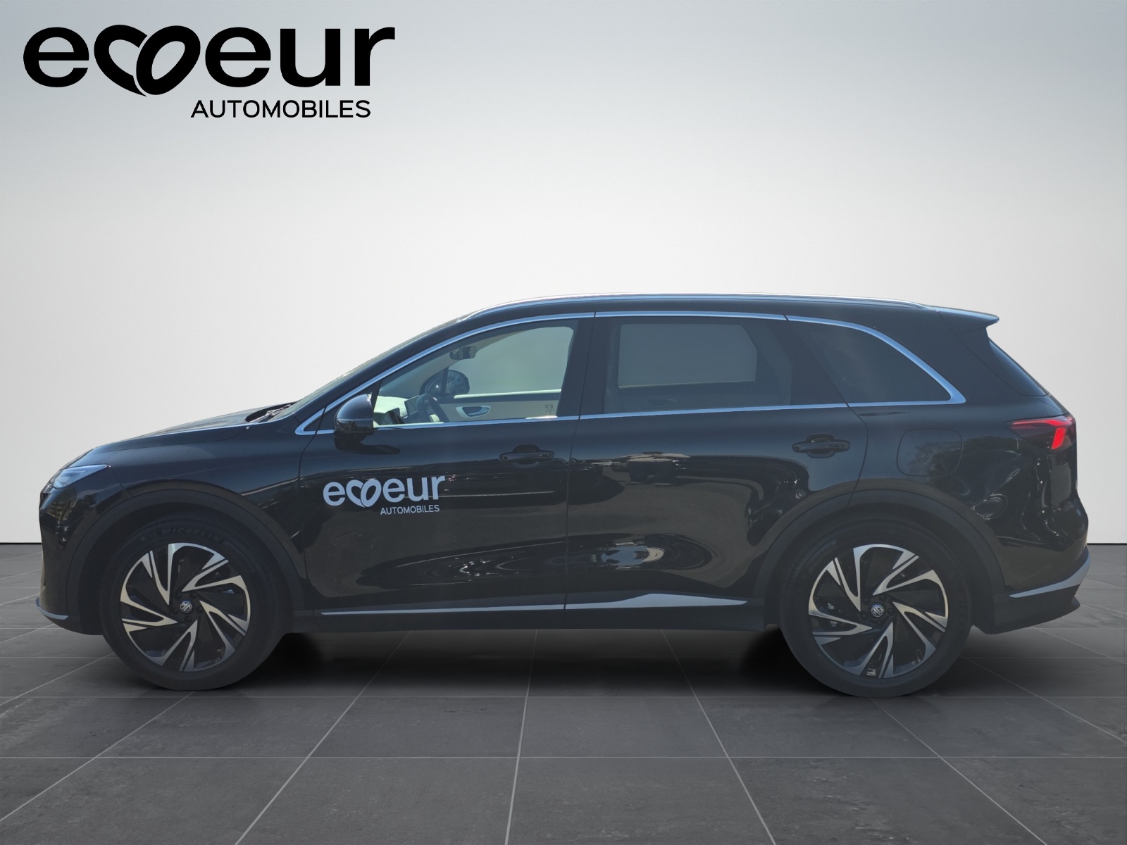 MG S6 EV 77 kWh Luxury 4WD DEMO-image-2