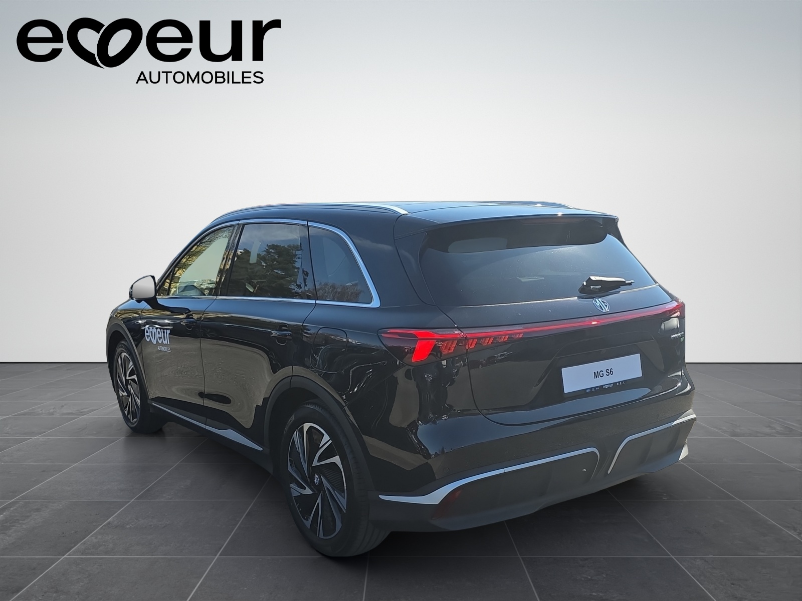 MG S6 EV 77 kWh Luxury 4WD DEMO-image-3