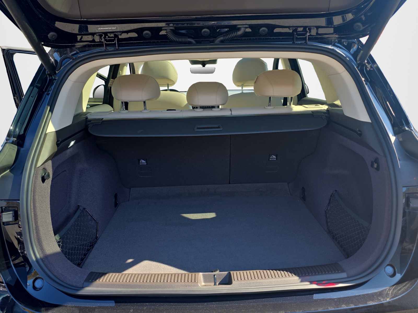 MG S6 EV 77 kWh Luxury 4WD DEMO-image-12
