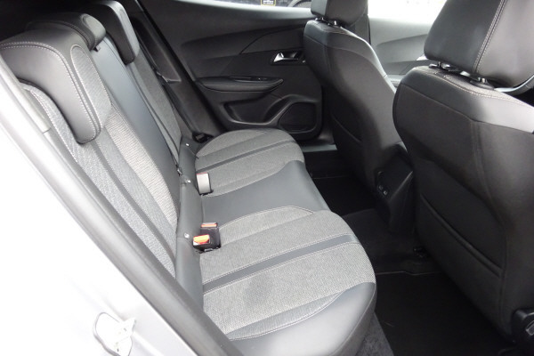 PEUGEOT 2008 1.2 PureTech Ac.Pack-image-4