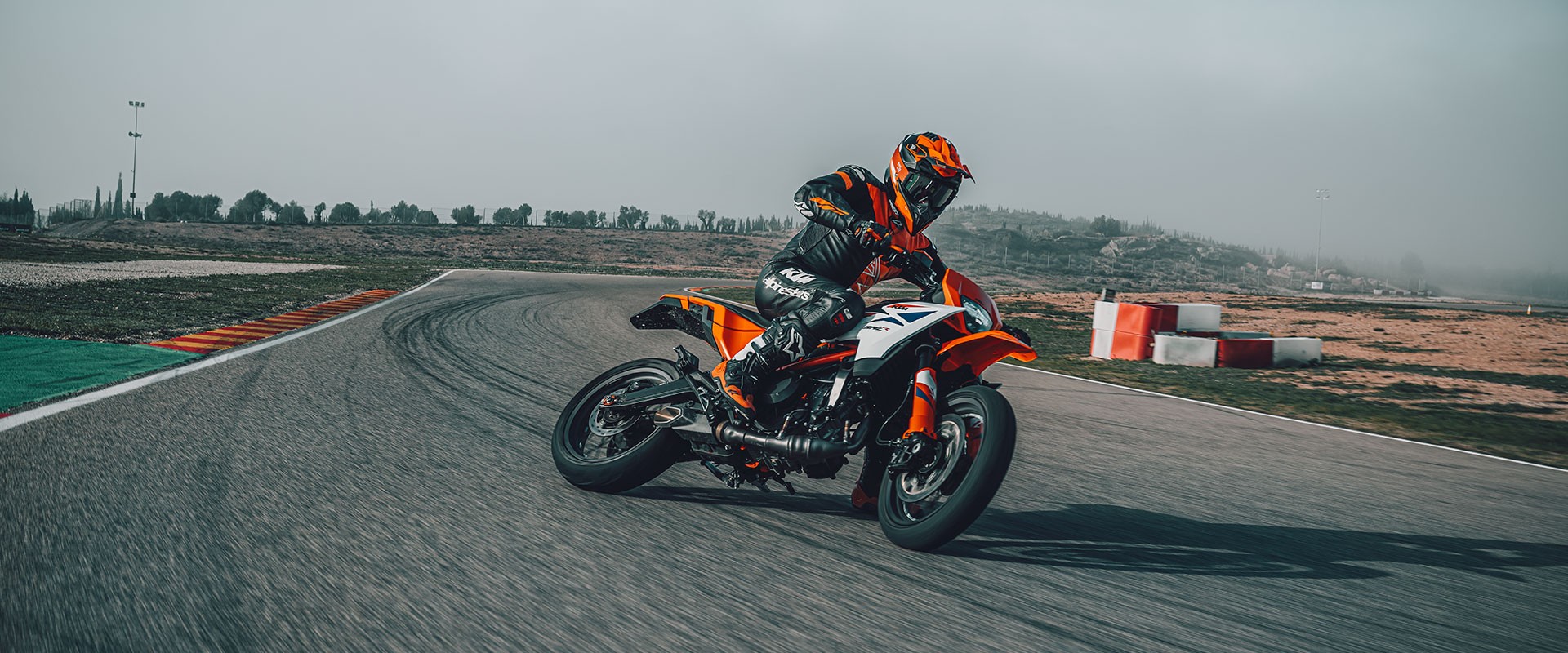 KTM 390 SMC R-showroom-element-1
