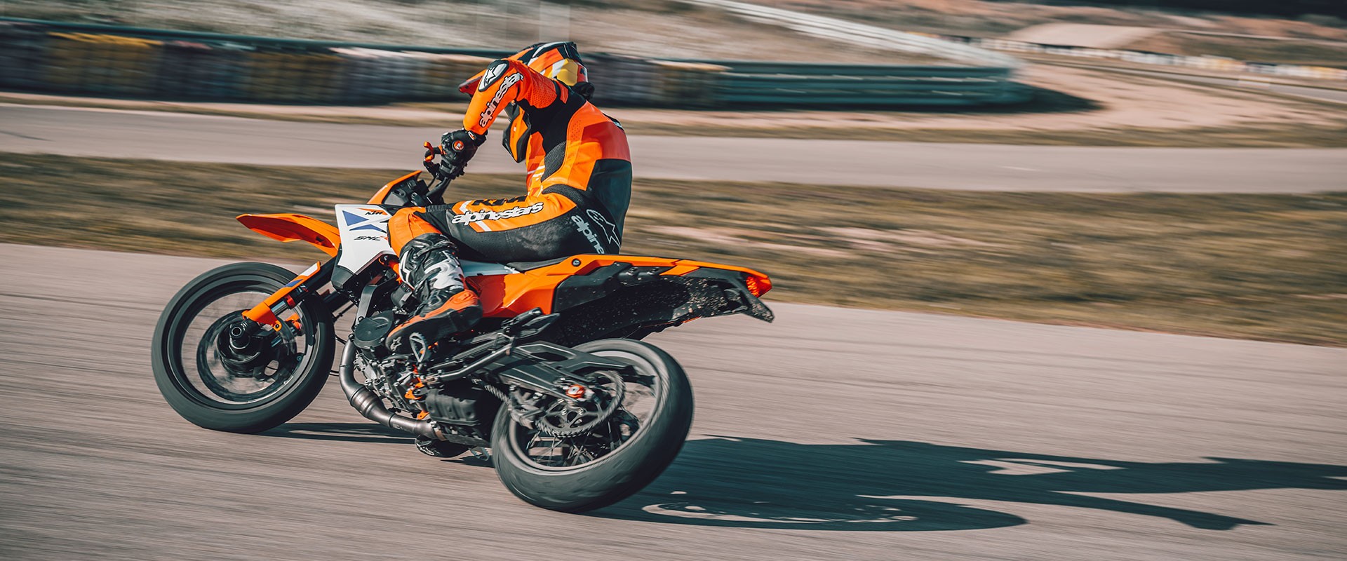 KTM 390 SMC R-showroom-element-3