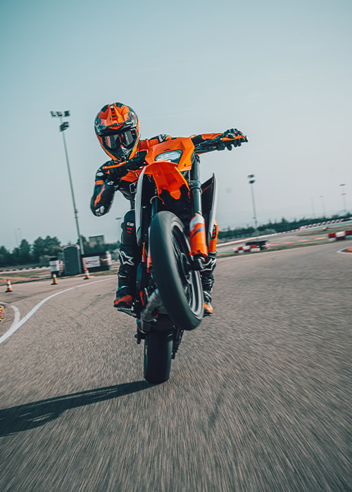 KTM 390 SMC R-showroom-element-2