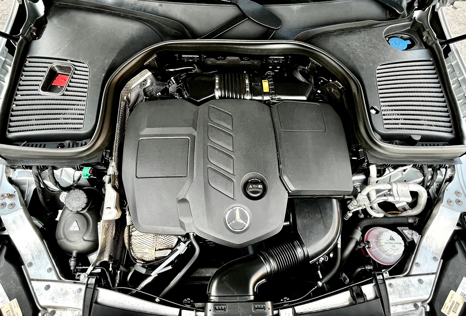 MERCEDES-BENZ GLC 300 de AMG Line 4Matic 9G-Tronic-image-17