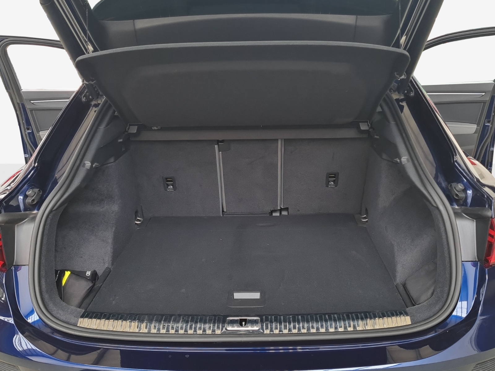 AUDI Q3 Sportback 45 TFSI S line quattro S-tronic-image-12