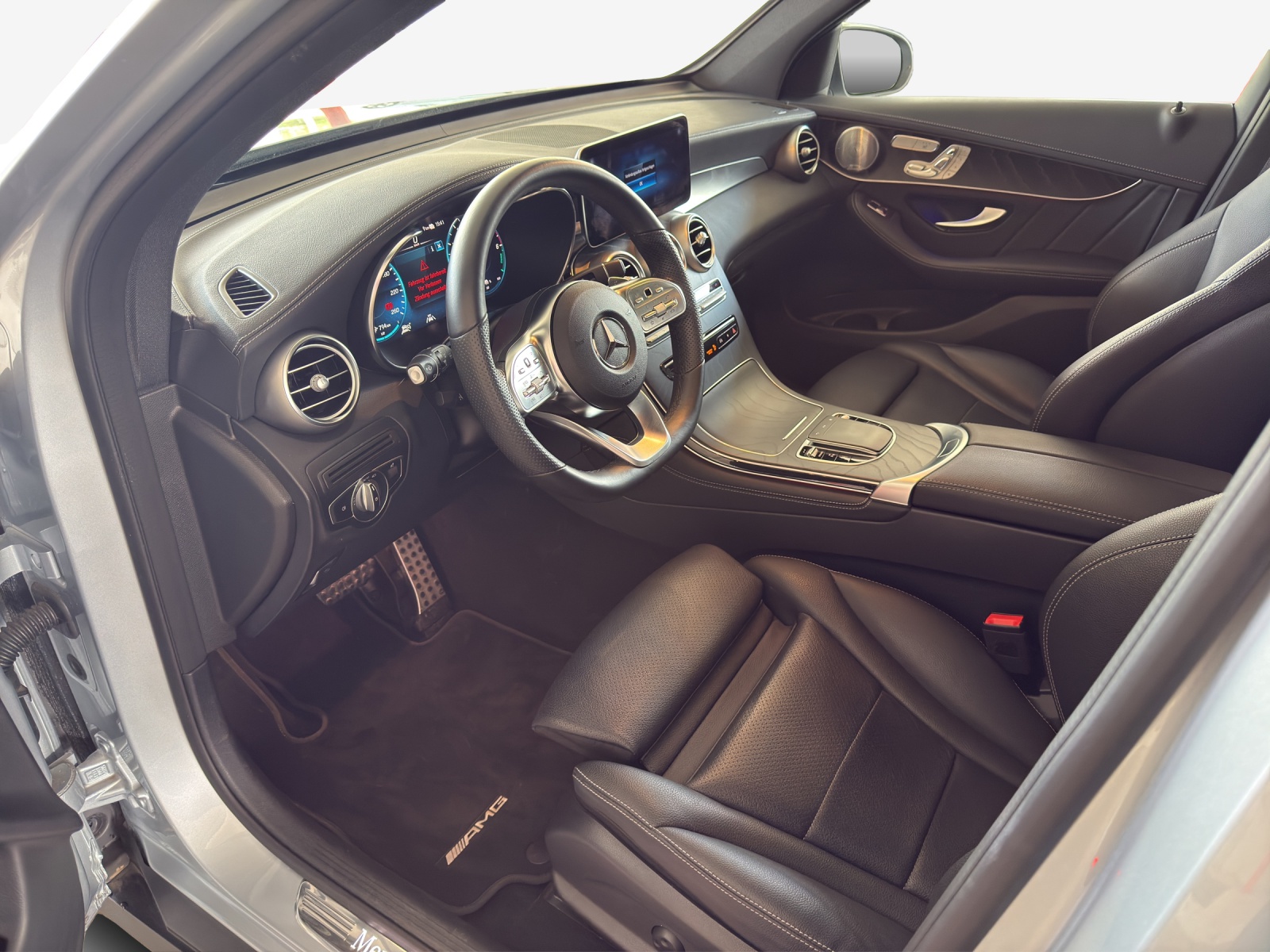 MERCEDES-BENZ GLC 300 de AMG Line 4Matic 9G-Tronic-image-7