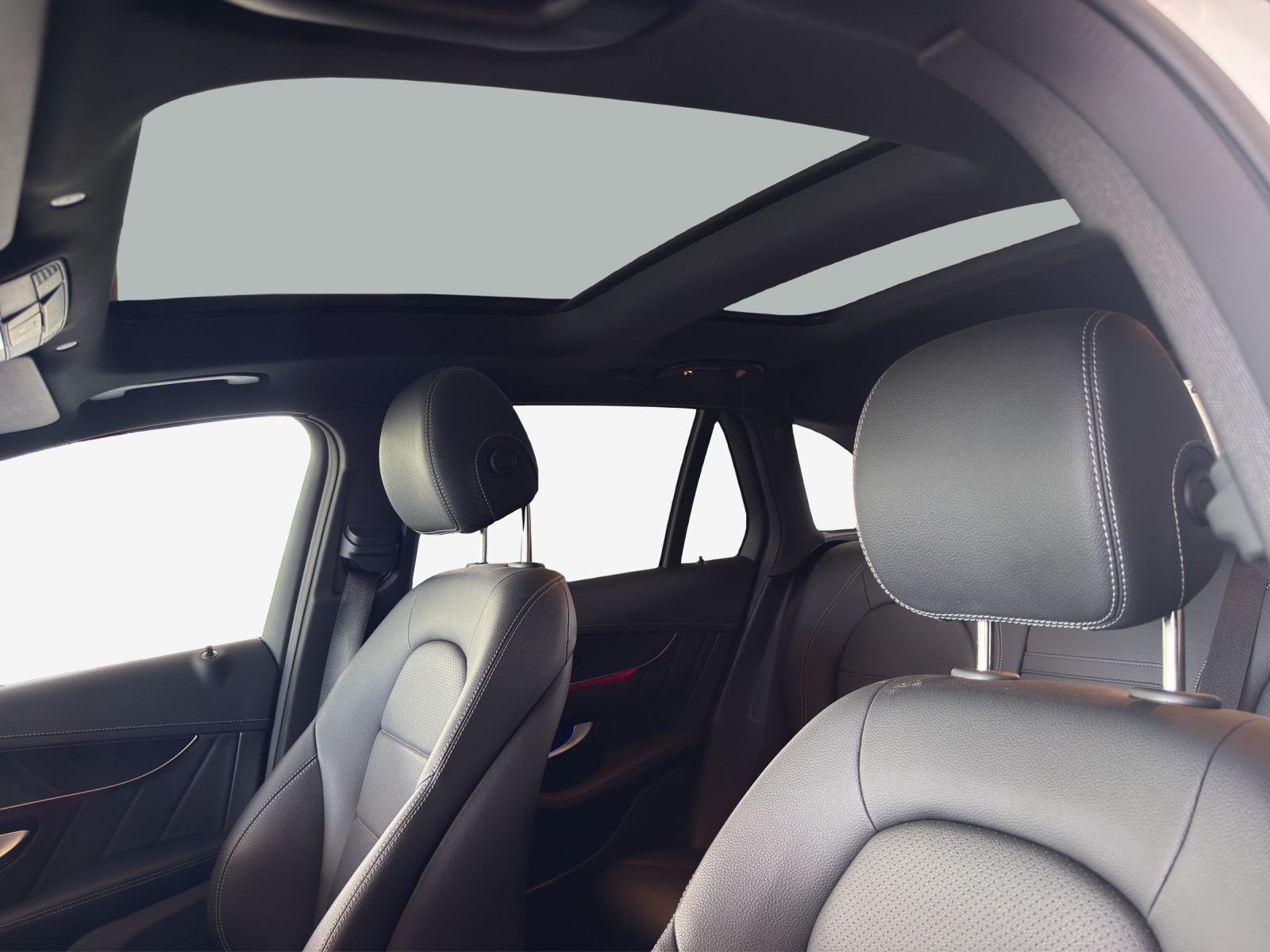 MERCEDES-BENZ GLC 300 de AMG Line 4Matic 9G-Tronic-image-15