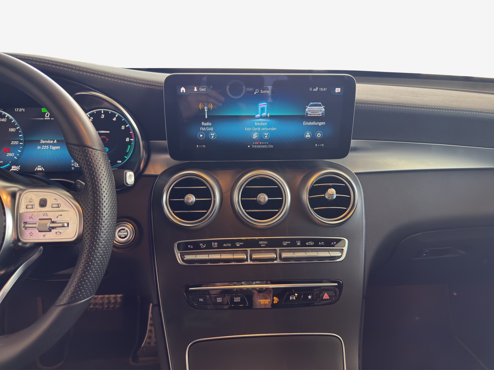 MERCEDES-BENZ GLC 300 de AMG Line 4Matic 9G-Tronic-image-10
