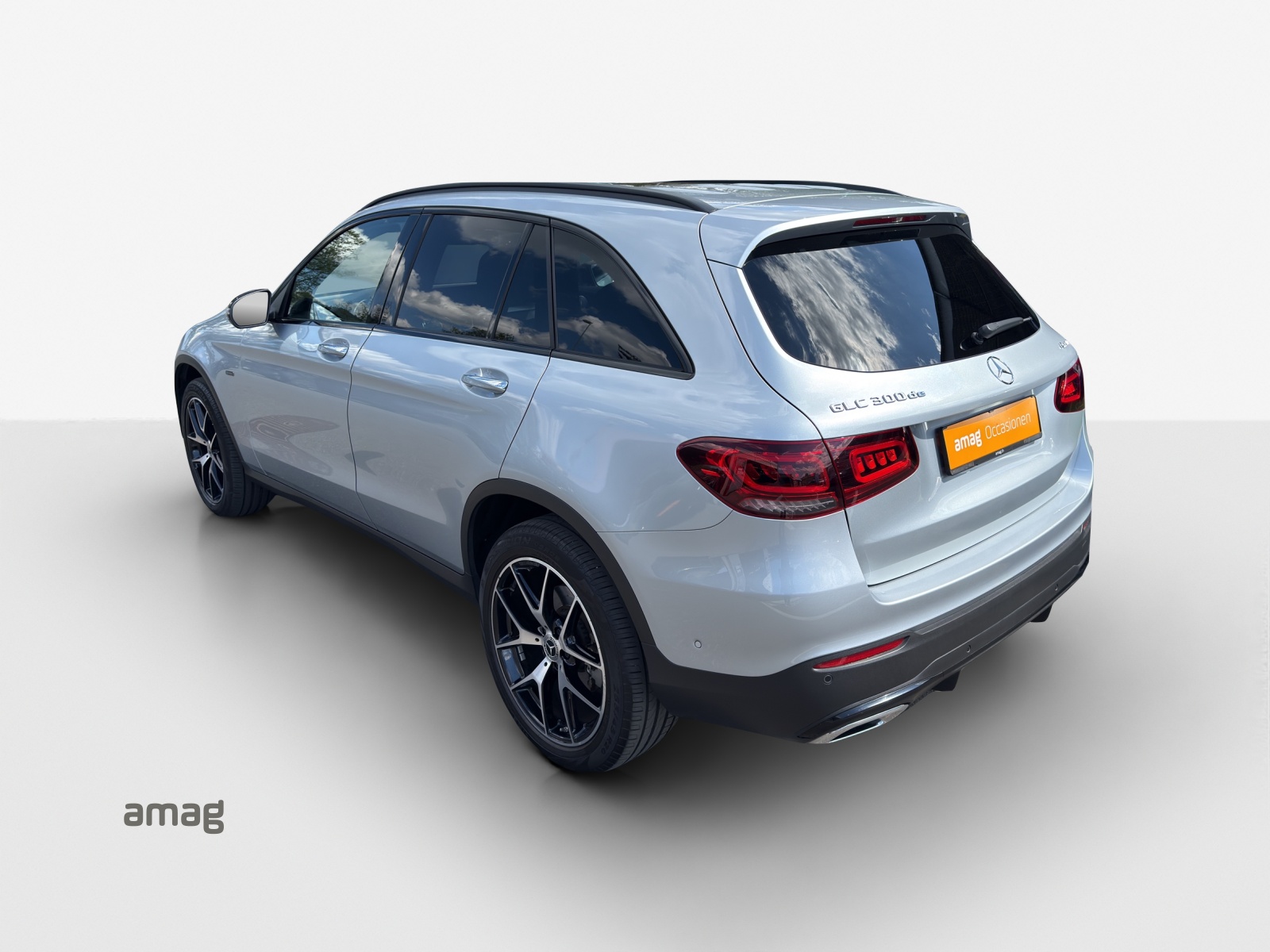 MERCEDES-BENZ GLC 300 de AMG Line 4Matic 9G-Tronic-image-2