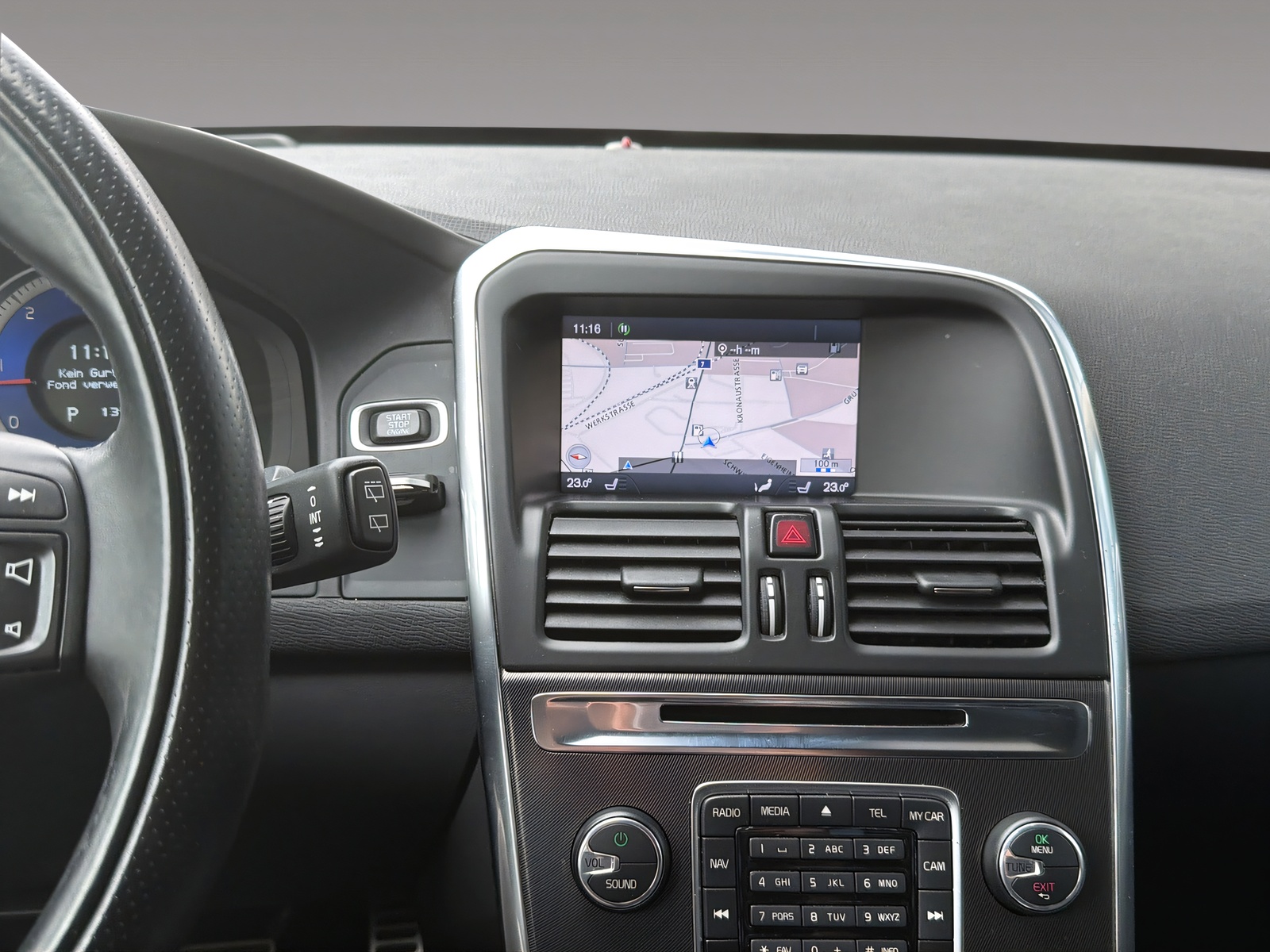 VOLVO XC60 2.4 D5 Kinetic R-Design AWD-image-11