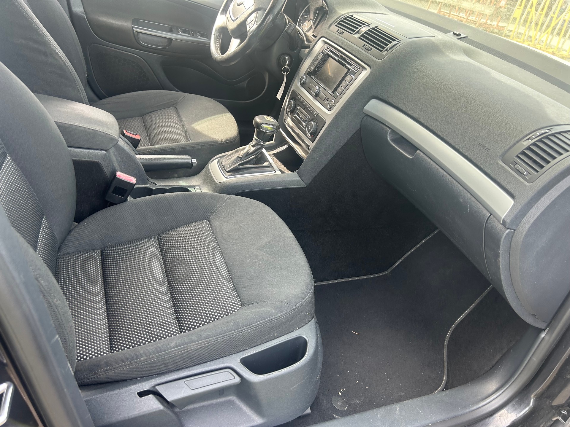 SKODA Octavia Combi 2.0 TDI Ambition 4x4 DSG-image-5