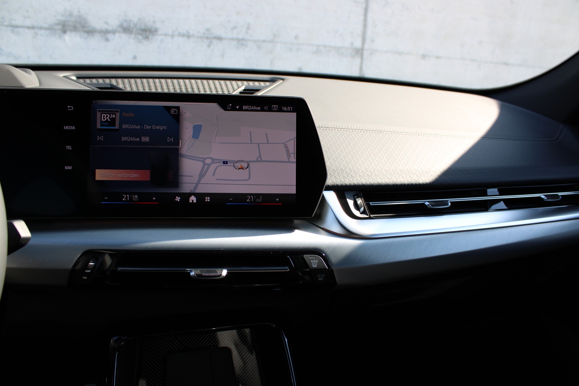 BMW iX2 xDrive 30 M Sport Pro-image-15