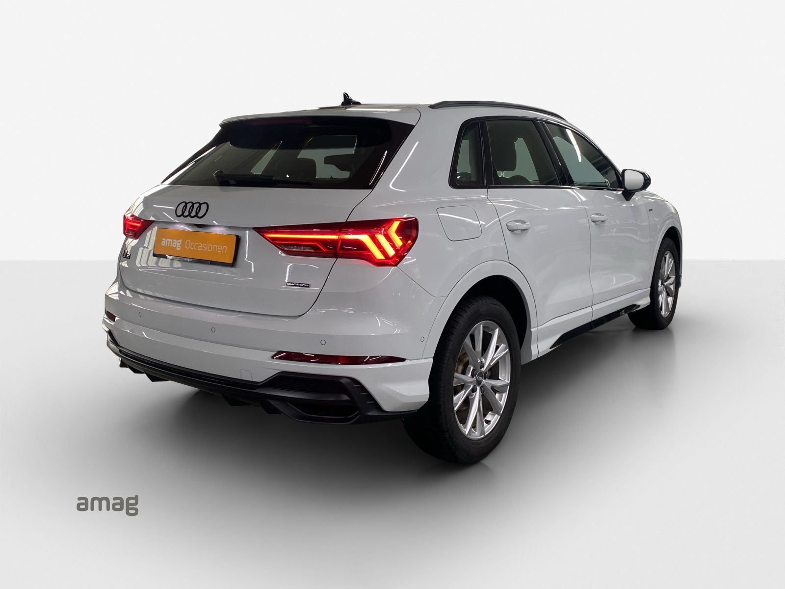 AUDI Q3 35 TDI S line Attraction quattro S-tronic-image-4