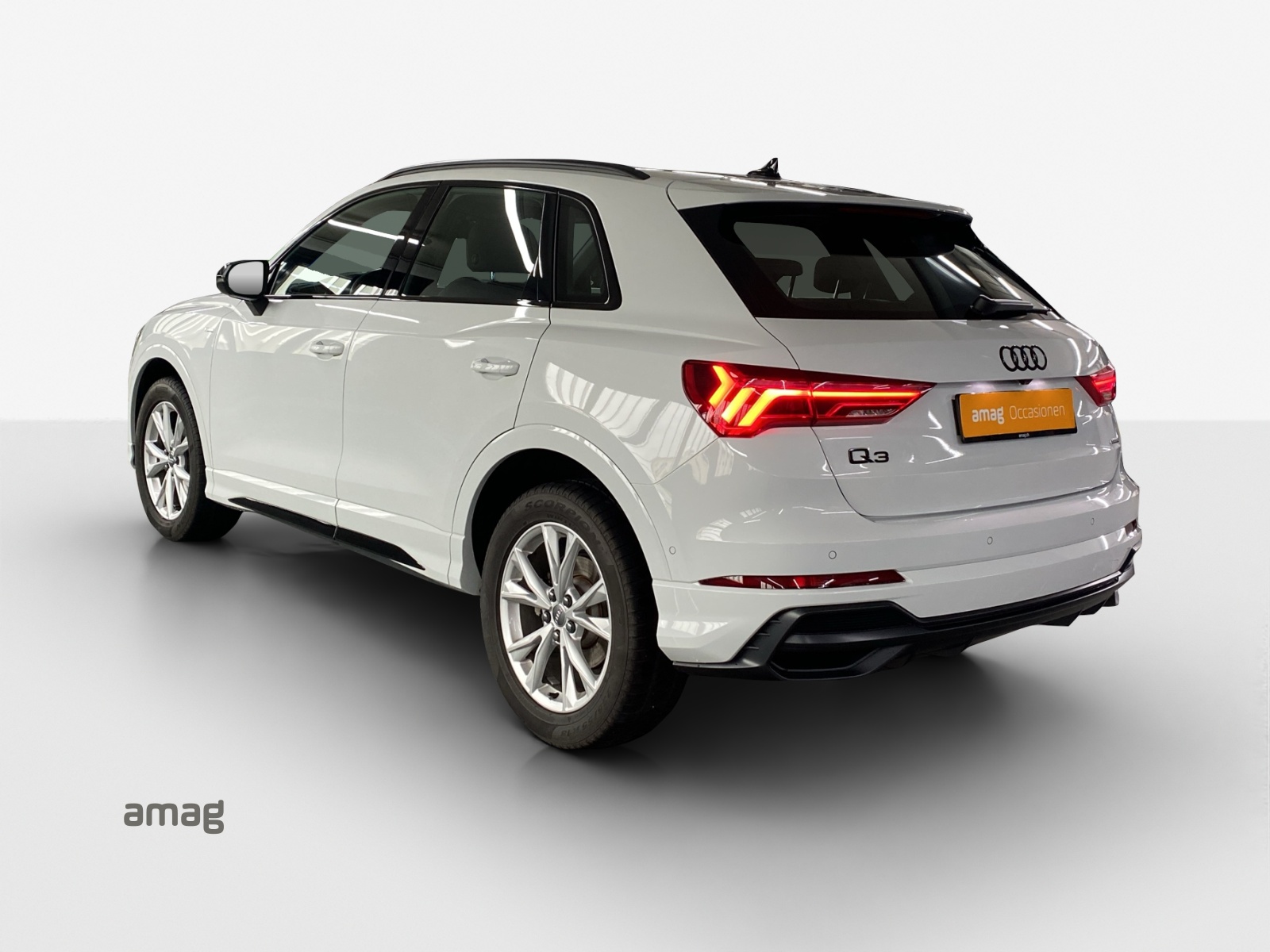 AUDI Q3 35 TDI S line Attraction quattro S-tronic-showroom-element-2