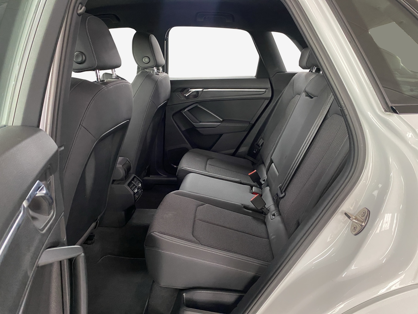 AUDI Q3 35 TDI S line Attraction quattro S-tronic-image-11