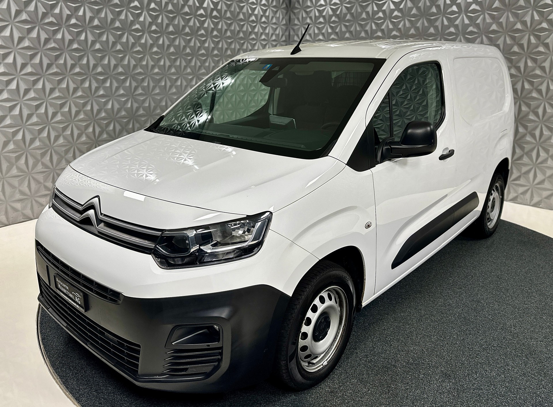 CITROEN Berlingo Van 1.2 Pure Tech 130 s/s Club EAT8 1000kg-image-8