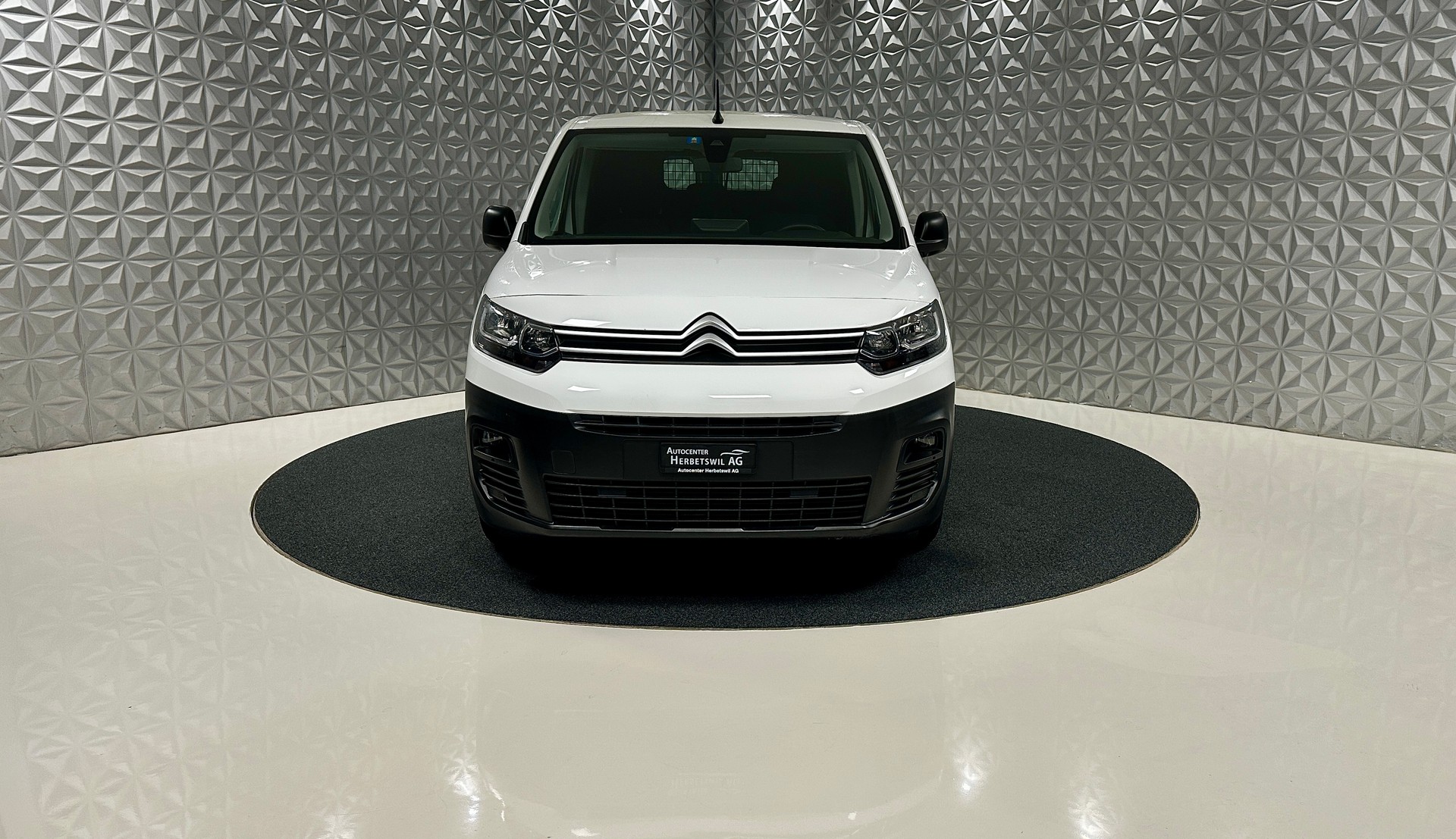 CITROEN Berlingo Van 1.2 Pure Tech 130 s/s Club EAT8 1000kg-showroom-element-1