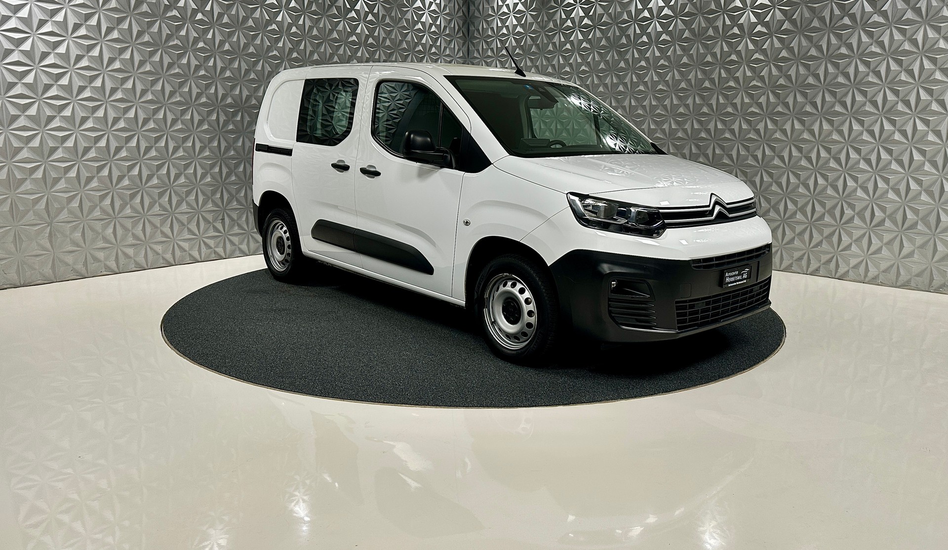 CITROEN Berlingo Van 1.2 Pure Tech 130 s/s Club EAT8 1000kg-showroom-element-2