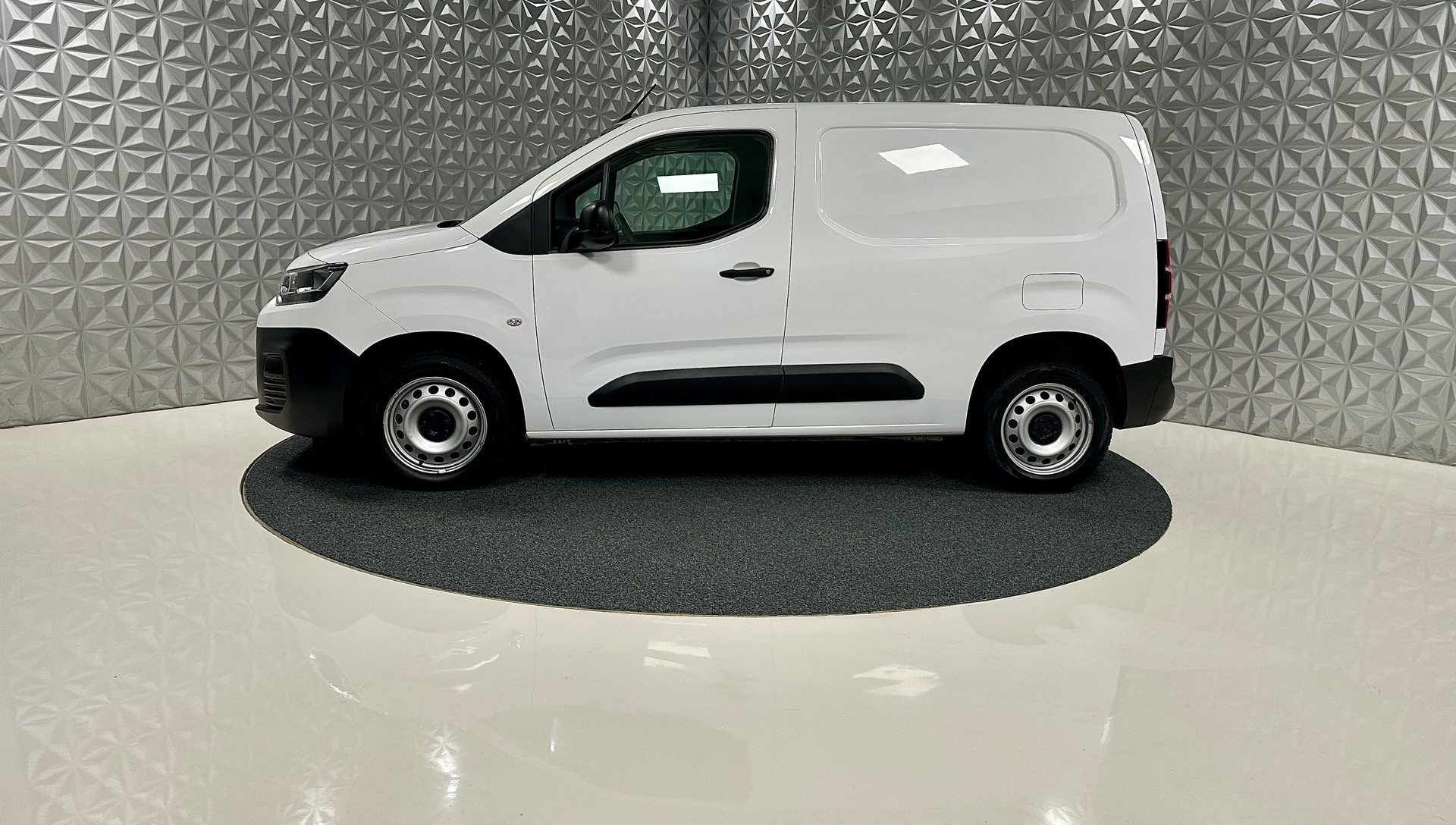 CITROEN Berlingo Van 1.2 Pure Tech 130 s/s Club EAT8 1000kg-image-7
