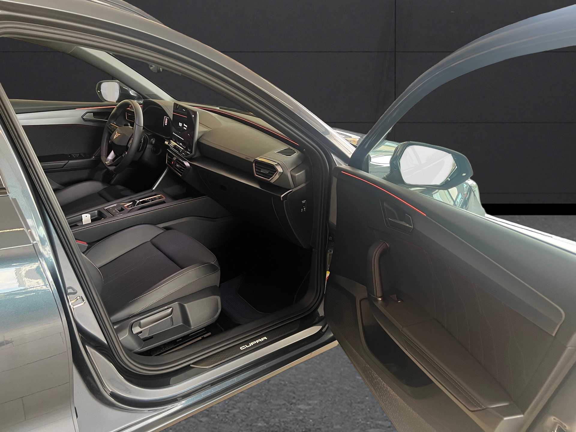 CUPRA LEON ST 1.5 eTSI DSG-image-11