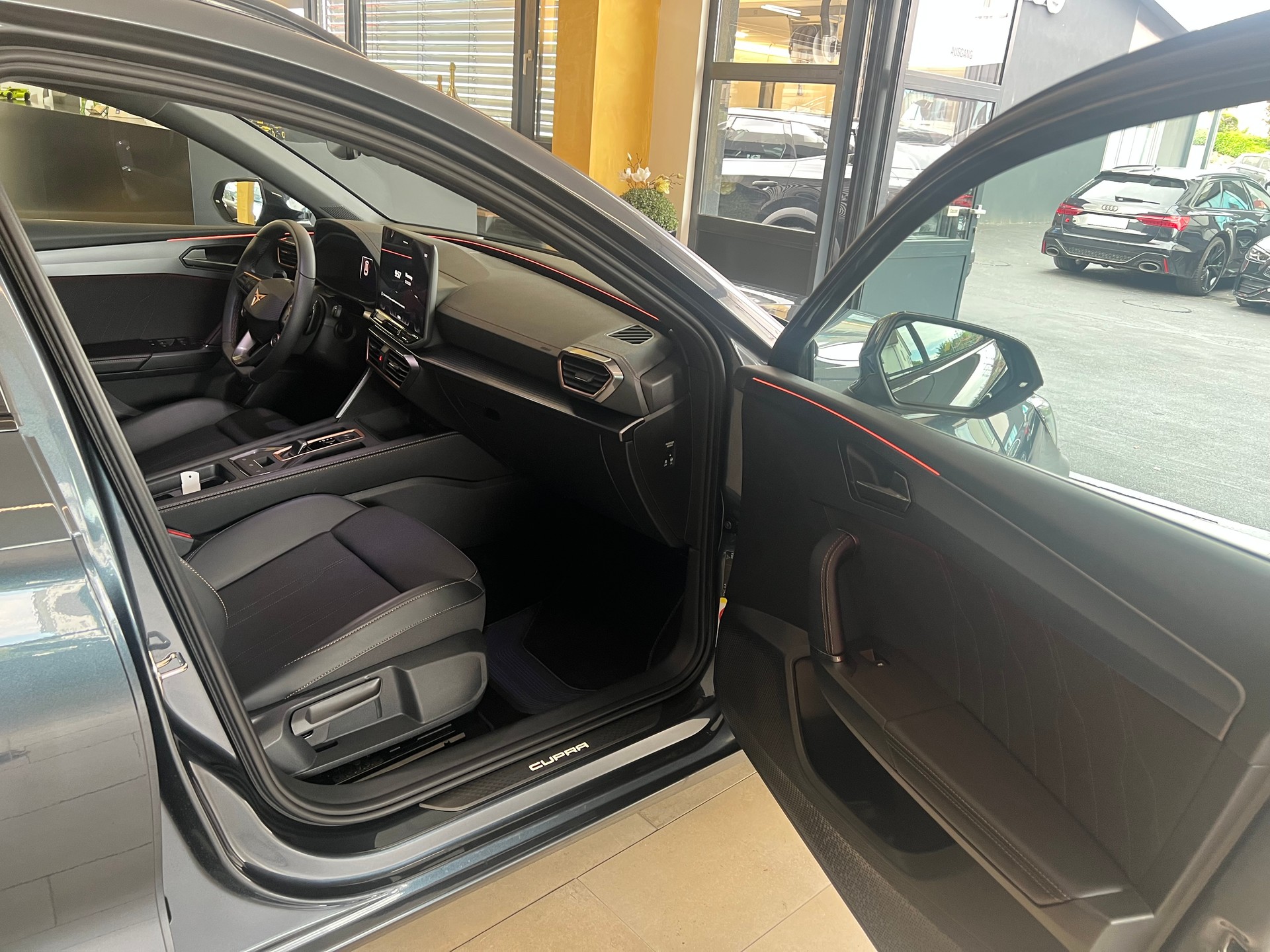 CUPRA LEON ST 1.5 eTSI DSG-image-11