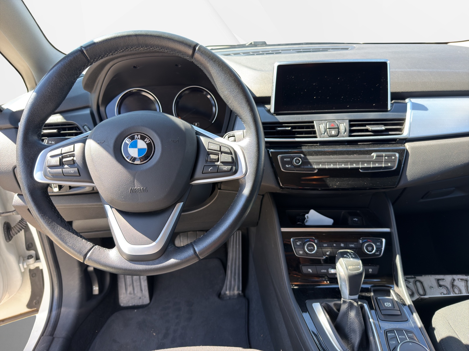 BMW 225xe Active Tourer-image-13