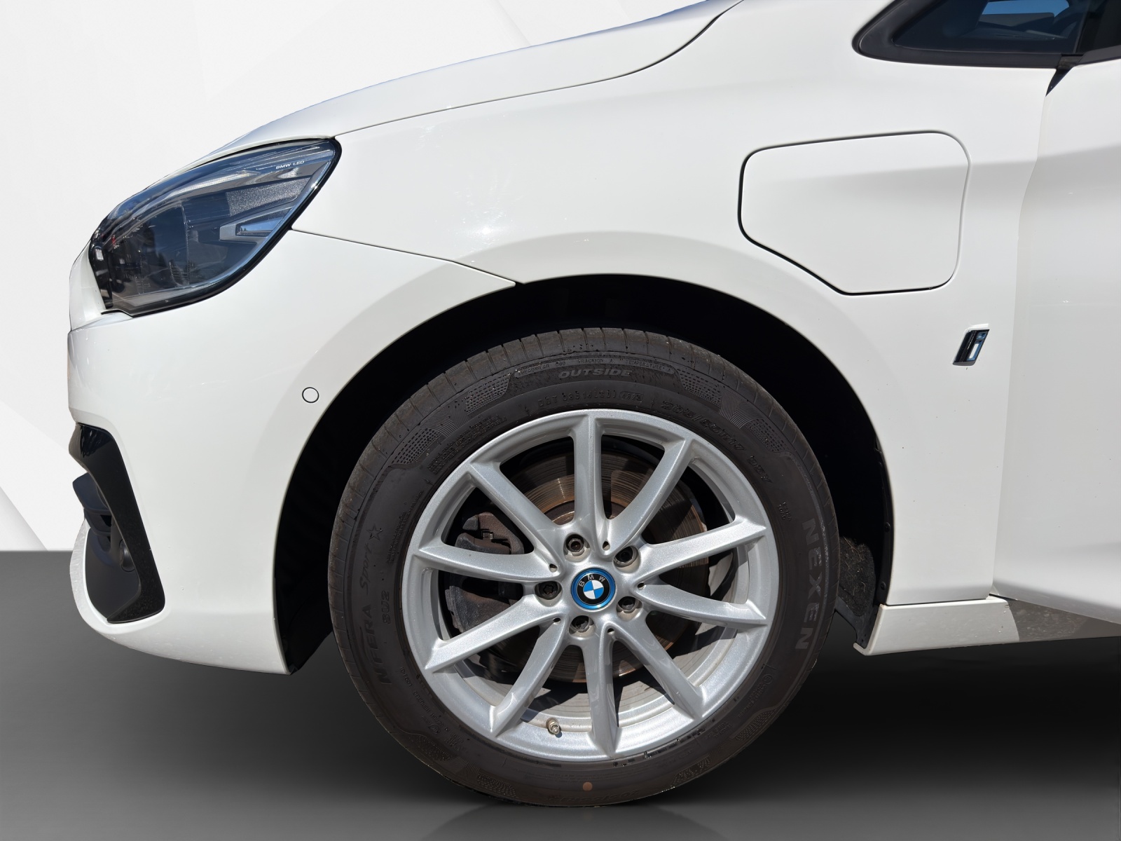 BMW 225xe Active Tourer-image-11