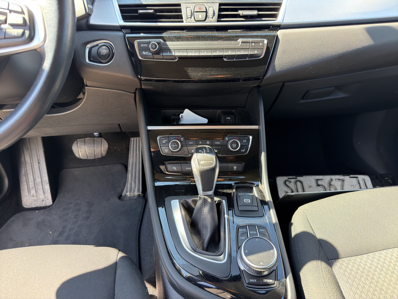 BMW 225xe Active Tourer-image-16