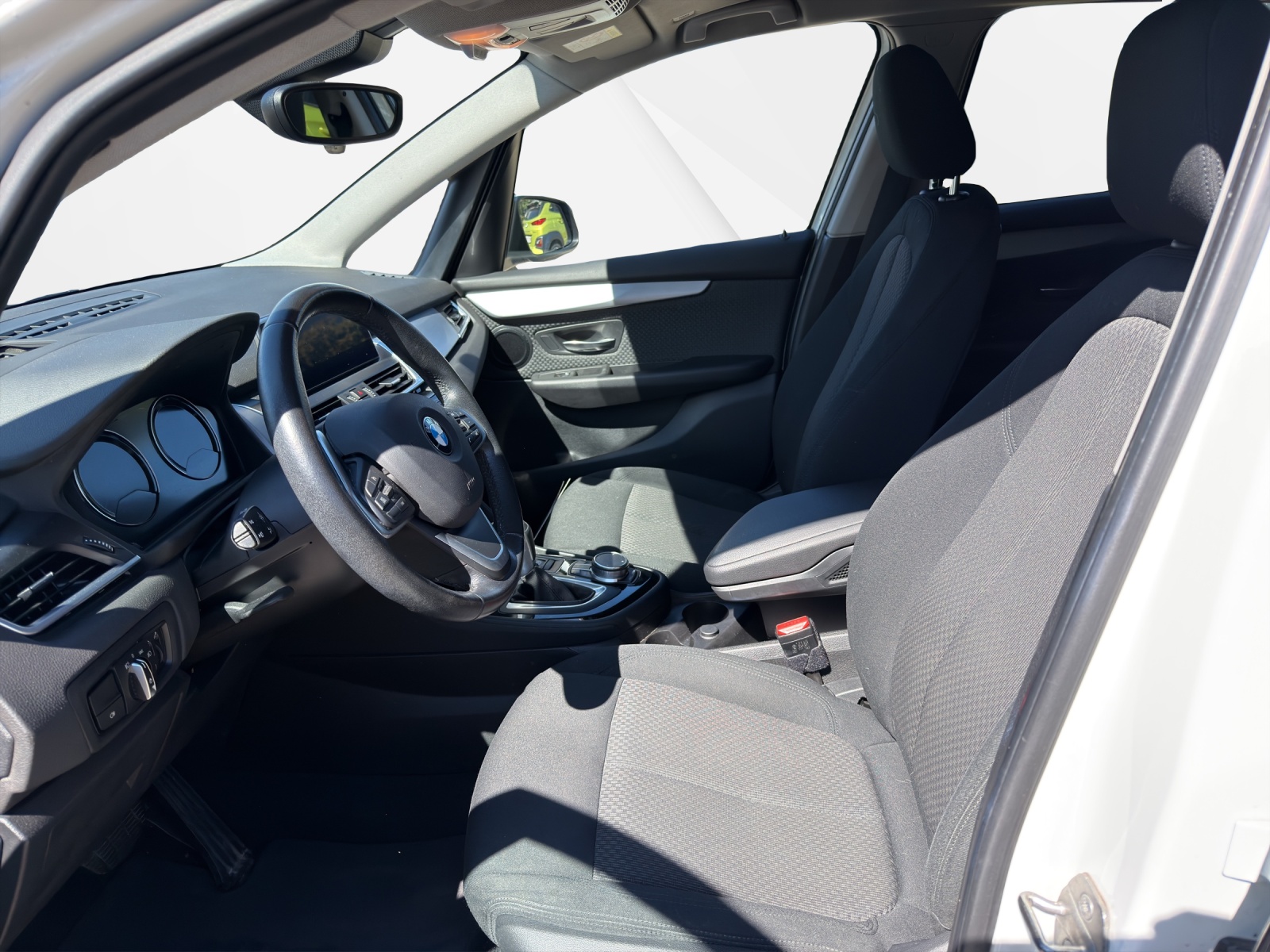 BMW 225xe Active Tourer-image-12
