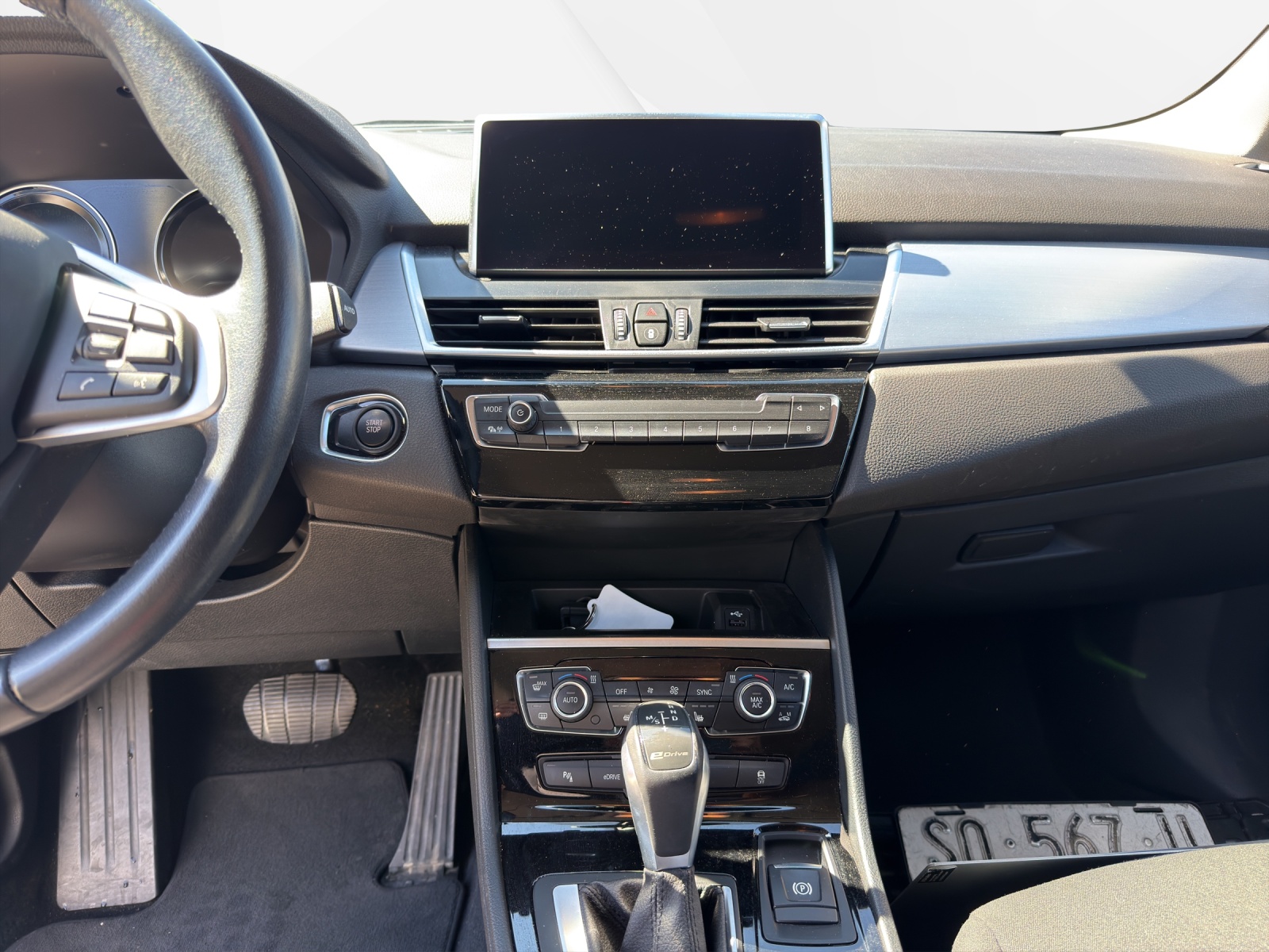 BMW 225xe Active Tourer-image-17