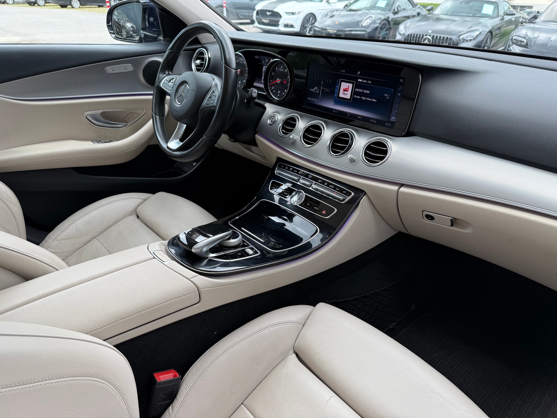 MERCEDES-BENZ E 400 AMG Line 4Matic 9G-Tronic-image-6