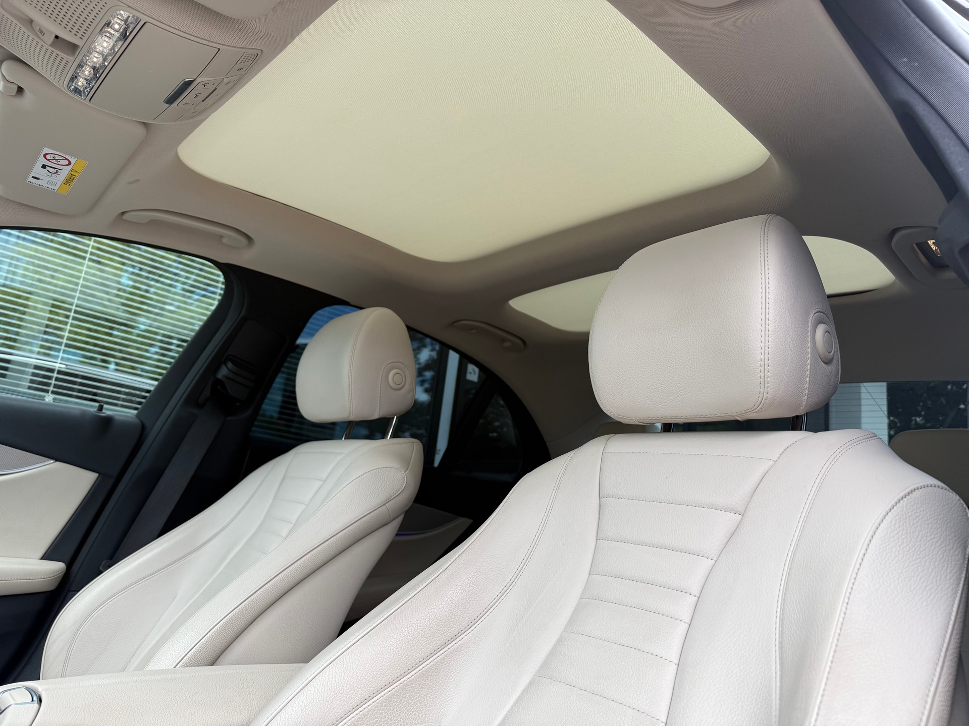 MERCEDES-BENZ E 400 AMG Line 4Matic 9G-Tronic-image-7