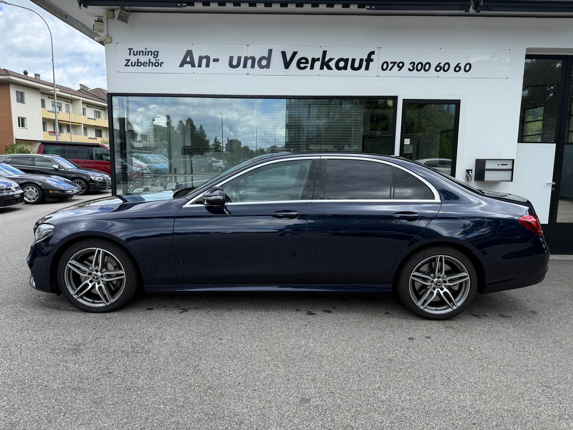 MERCEDES-BENZ E 400 AMG Line 4Matic 9G-Tronic-image-2