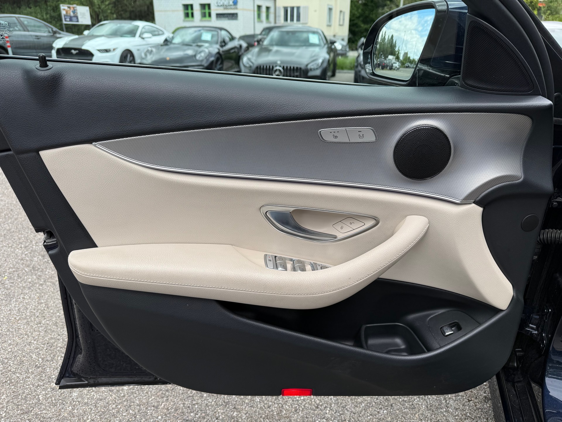 MERCEDES-BENZ E 400 AMG Line 4Matic 9G-Tronic-image-8